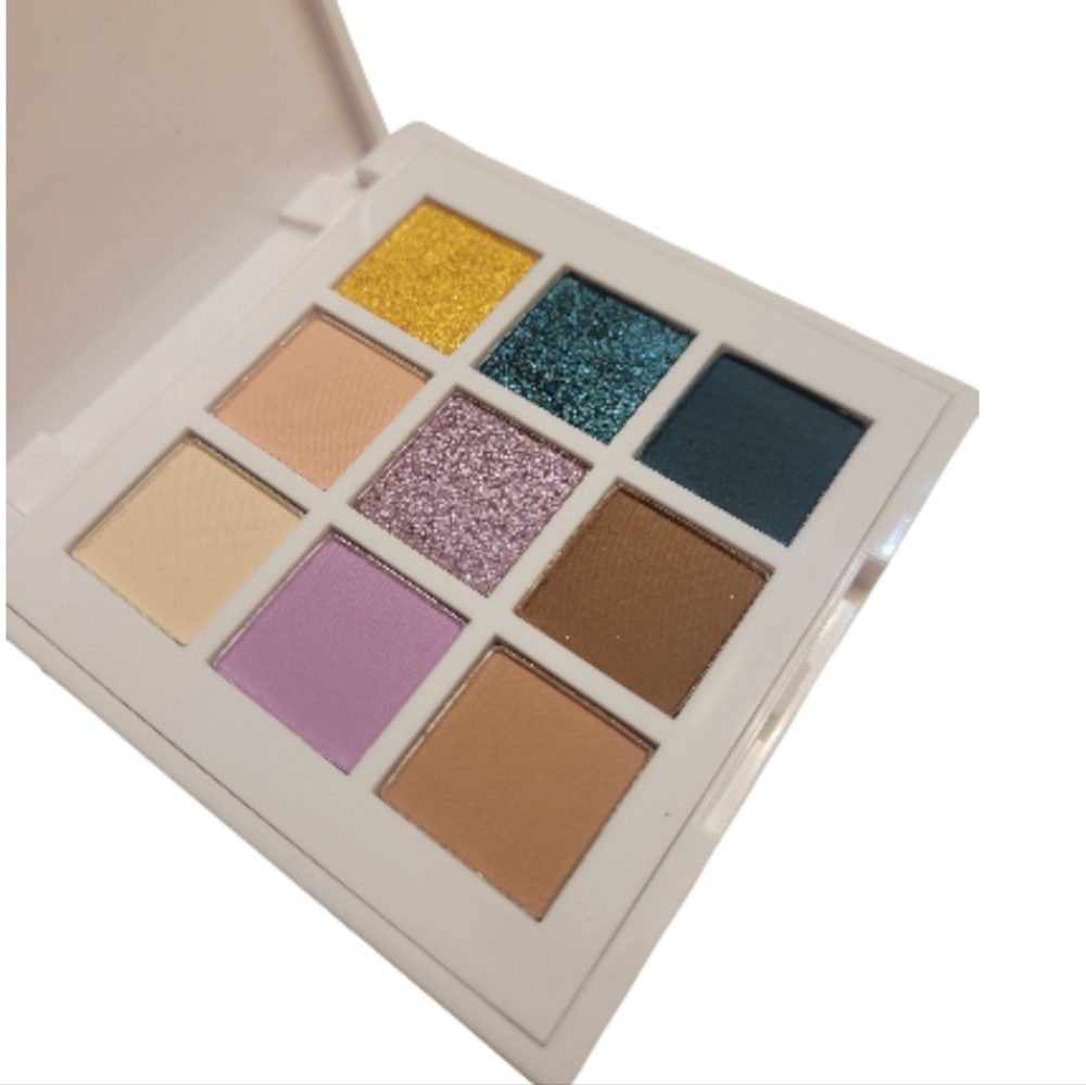 You & Me in Miami Eyeshadow Palette - Picture 5 of 5